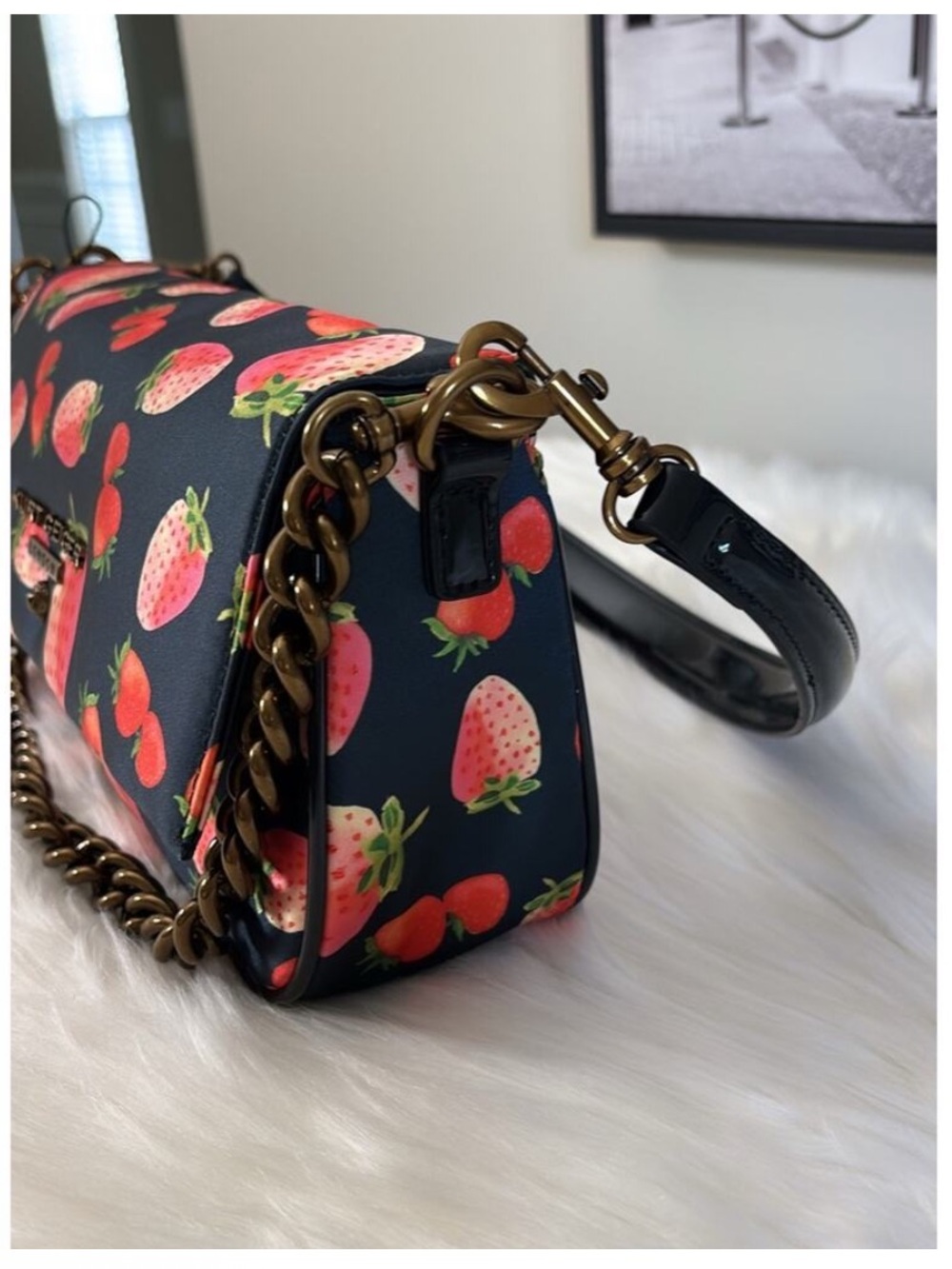 NWT Kurt Geiger London Navy
Strawberry Print Shoulder
Crossbody Bag - Picture 3 of 7